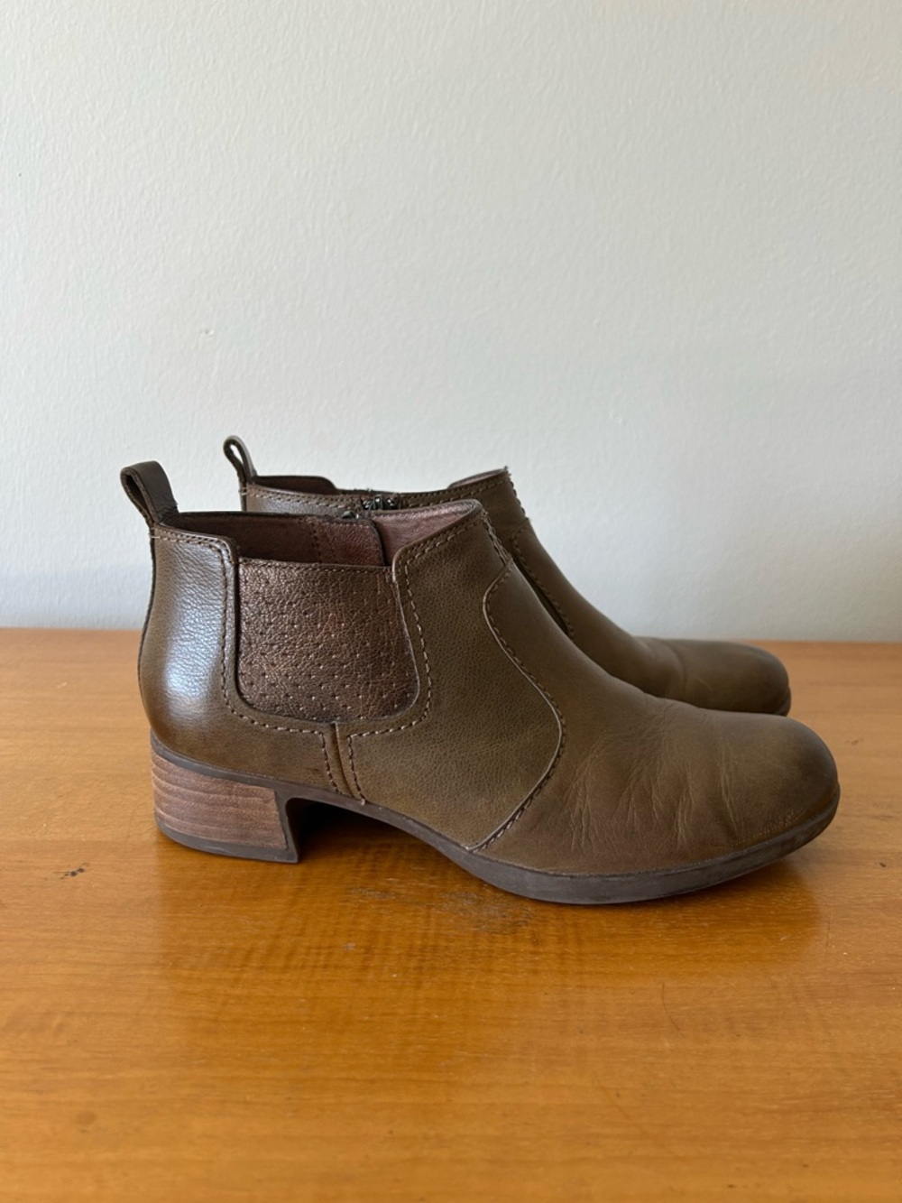 Dansko Lola Boots Women's 38 / 7.5 Brown Leather Comfort Zip Chelsea Booties